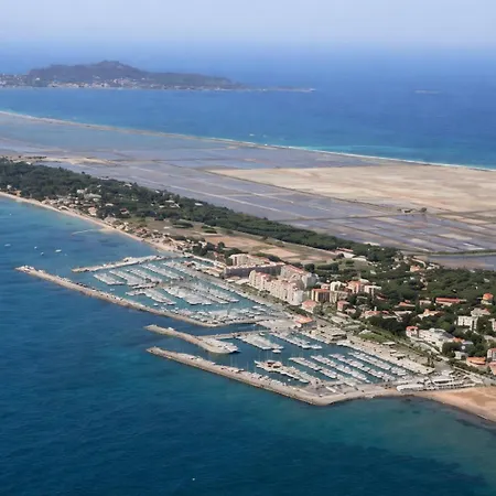 Joli Climatise Au Port De - Proche Plages Et Commerces - Linge De Maison Fourni Йер