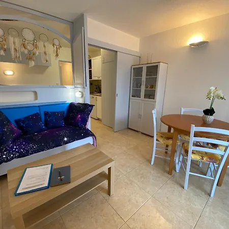 Joli Climatise Au Port De - Proche Plages Et Commerces - Linge De Maison Fourni * Ιέρ