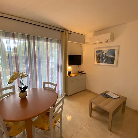 Joli Climatise Au Port De - Proche Plages Et Commerces - Linge De Maison Fourni Apartment *