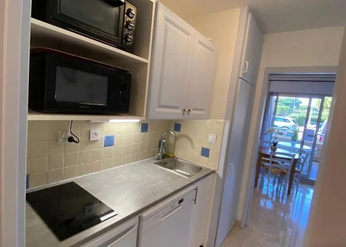 Appartement Joli Climatisé Au Port De - Proche Plages Et Commerces - Linge De Maison Fourni