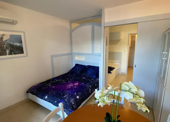 Joli Climatisé Au Port De - Proche Plages Et Commerces - Linge De Maison Fourni Hyères