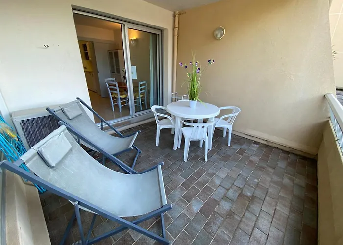 Joli Climatisé Au Port De - Proche Plages Et Commerces - Linge De Maison Fourni Appartement *