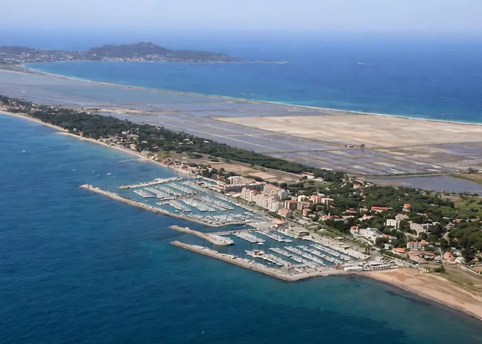 Joli Climatise Au Port De - Proche Plages Et Commerces - Linge De Maison Fourni Hyères