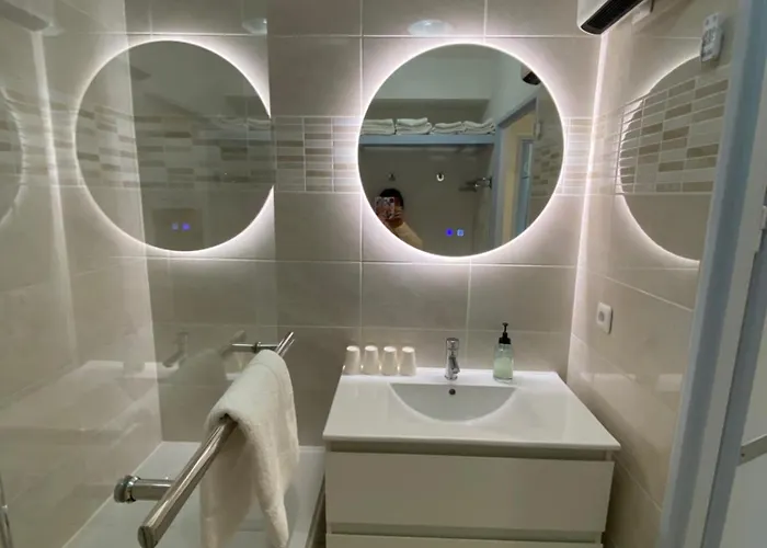 Joli Climatise Au Port De - Proche Plages Et Commerces - Linge De Maison Fourni Apartment Hyeres